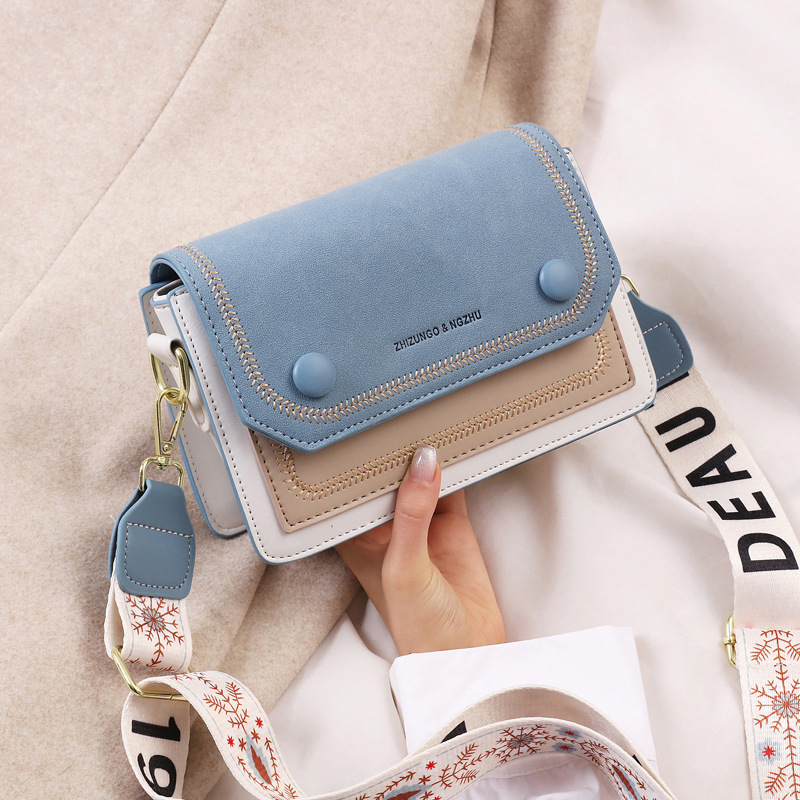 Women'S Young Bags - ファッション性の高いレディースハンドバッグ。若い女性や女の子にぴったりの、かわいらしい小ぶりのスクエア型バッグ。フラップ付きで、ファスナー開閉式。ショルダーバッグとしても、ショッピングや旅行に便利なクロスボディバッグとしても使える。